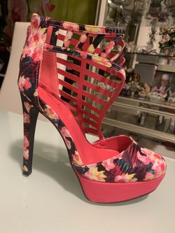 Lady’s heels diferente sizes available