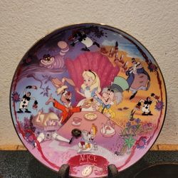Alice In Wonderland "Welcome To Wonderland" Musical 
Plate
