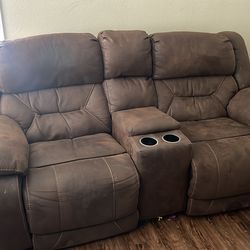 Recliner loveseat