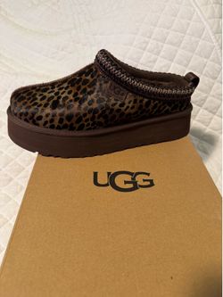 UGG slippers size 9 w