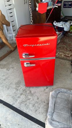 Frididaire 3.1 cu ft 2 door retro refrigerator