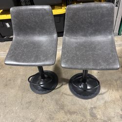 2 Counter Height Barstools – Excellent Condition – Must Go!