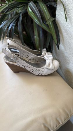 American Eagle Size 6