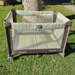 Graco baby playpen