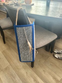 Free hanging cat scratcher!