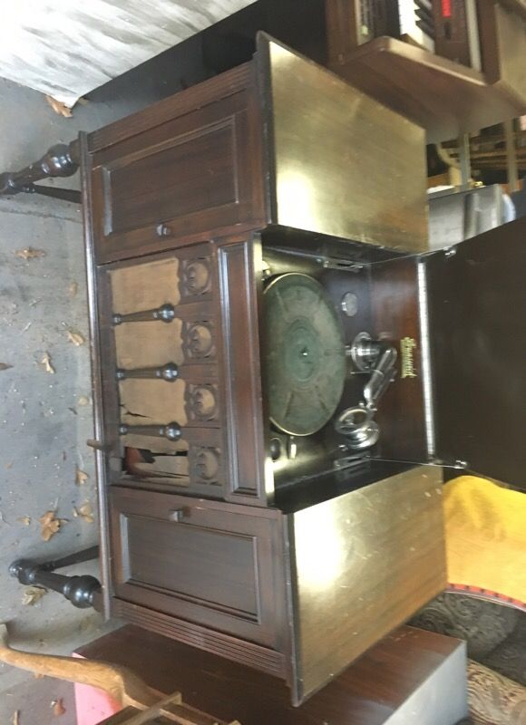 Brunswick antique record player. Great condition phonograph model RABRUNSWICK 78RPM PHONOGRAPH CONSOLE - MODEL RA - WORKING - TRIPLE HEAD REPRODUCER