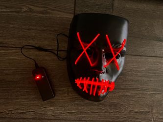 Light Up Scary Halloween Mask Like New with New Batteries Added