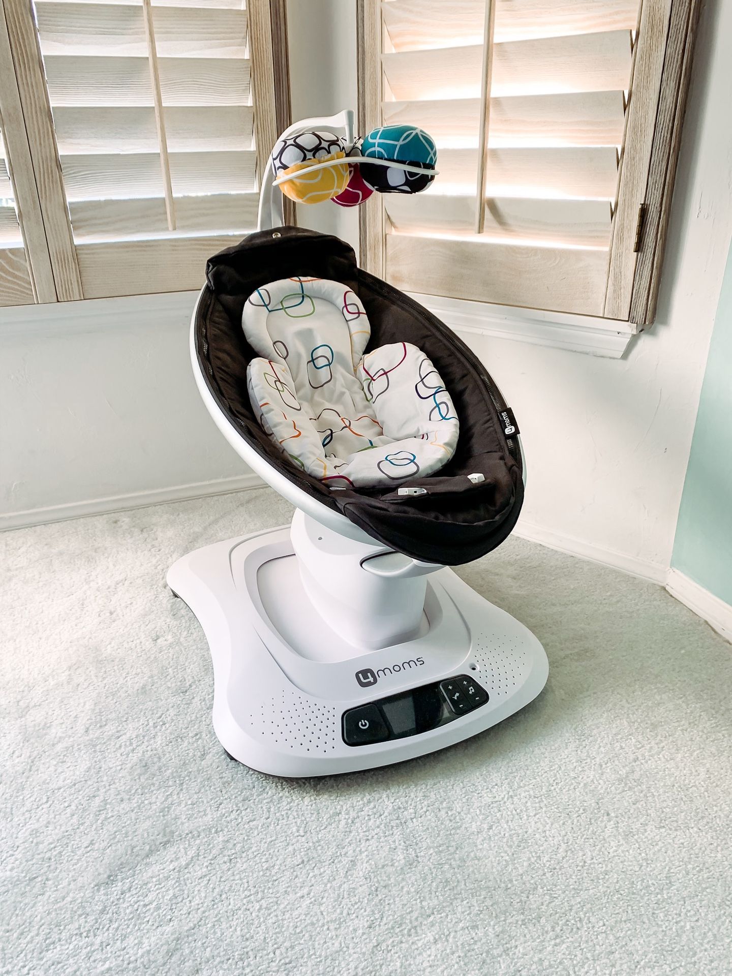 4moms mamaRoo 4 Baby Swing, high-tech Baby Rocker, Bluetooth Enabled without infant insert