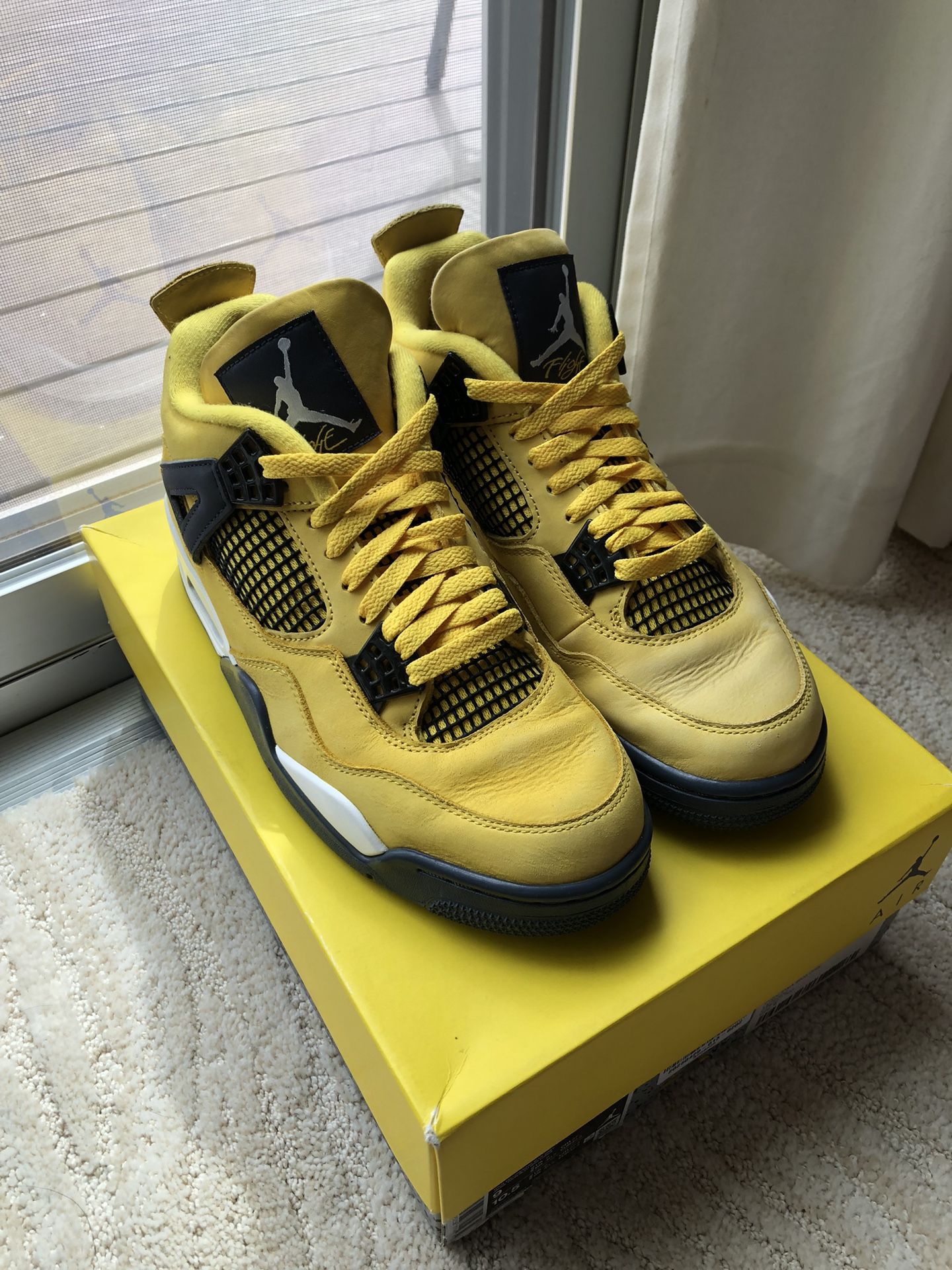 Jordan 4 Yellow Lightnings Size 9