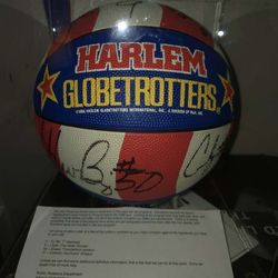 Globetrotters basketball signed 4 players
