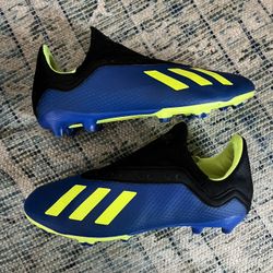 Soccer Cleats Size 5