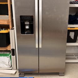 Refrigerator (whirlpool side by side)