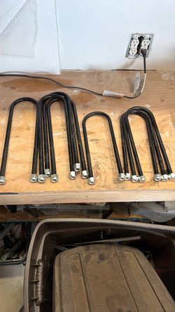 Axel u bolts