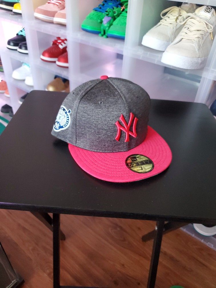 New Era Fitted New York Yankees Hat Size 7 1/4 Derek Jeter Retirement Mother's Day Grey/pink