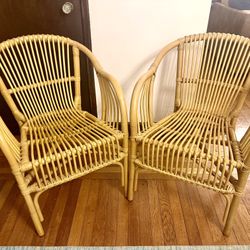 Pair of Natural Rattan Lounge Chairs – Lightweight, Stylish, Great Condition