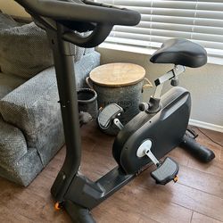 1060UB upright exercise bike