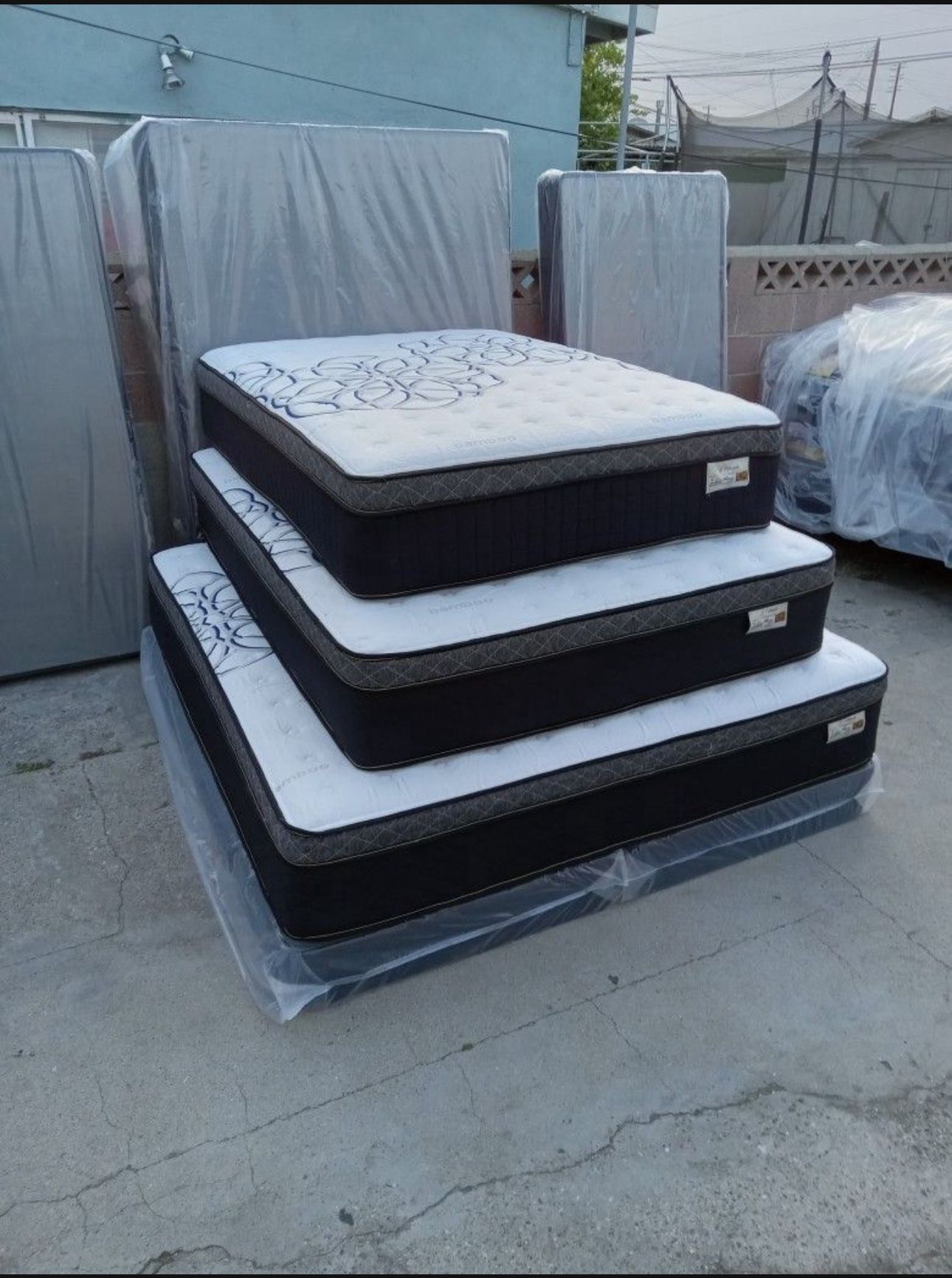 Queen Size Mattress Pillow Top New 12”