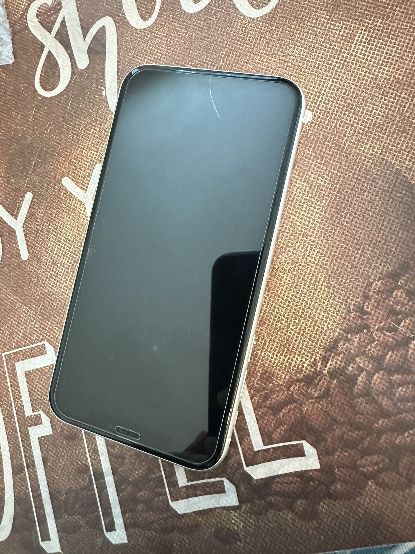 Apple iPhone 11 64gb White Color For AT&T And Cricket Wireless