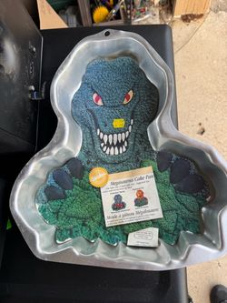Wilton 1999 Cake Pan 2105-2028 Godzilla T-rex Dinosaur Megasauraus