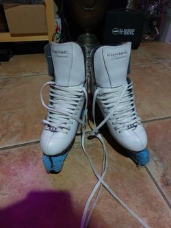 RIEDELL DIAMOND ICE SKATES  SIZE 7 medium  width   BRAND NEW THEY WERE $199. I ONLY WANT $75