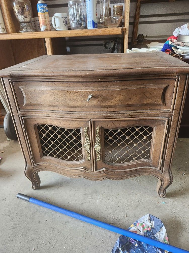 Nice 70's 80's End Table By Henredon