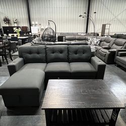 Sectional w/ pull out bed and storage space 