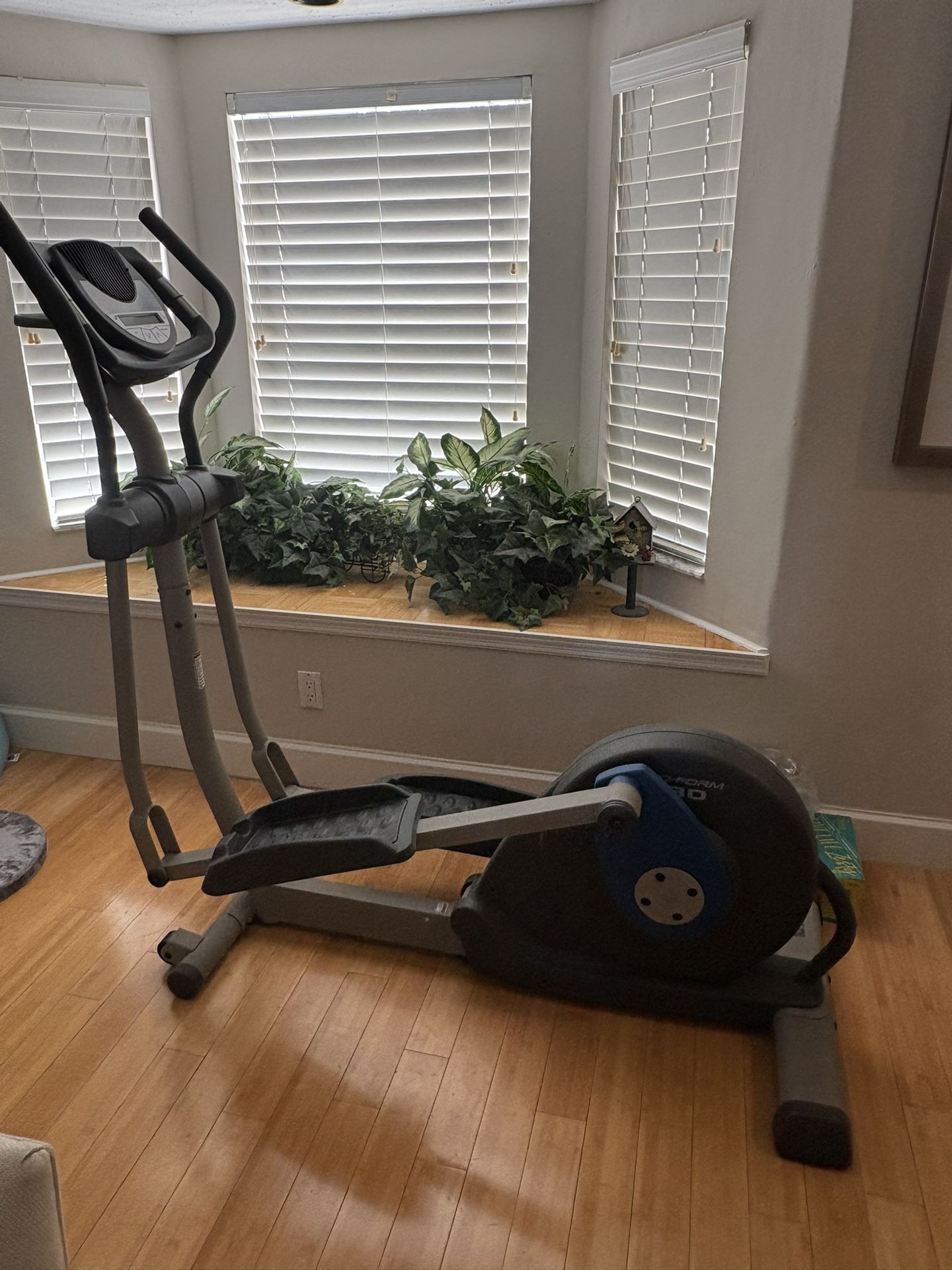 Elliptical Machine-PRO-FORM 130