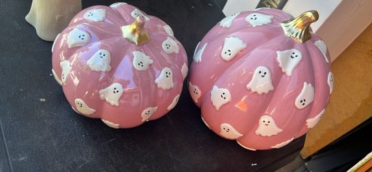Glass Halloween pumpkin goes