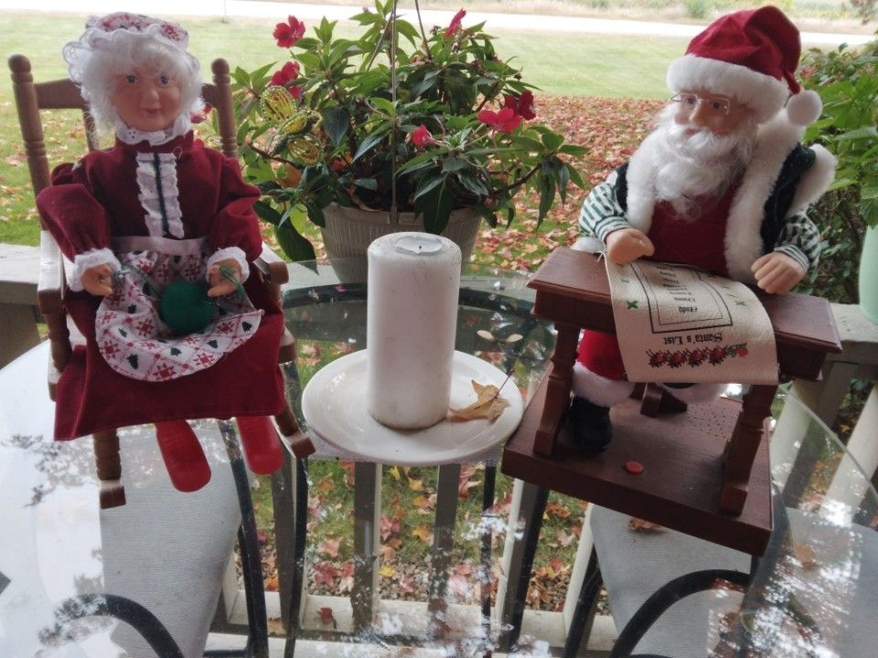 Singing and Moving Mr. and Mrs. Santa Claus πΆ A LOT LARGER THAN THEY LOOK π΄ Was $50. NOW $40