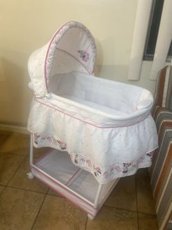 Minnie Mouse Bassinet