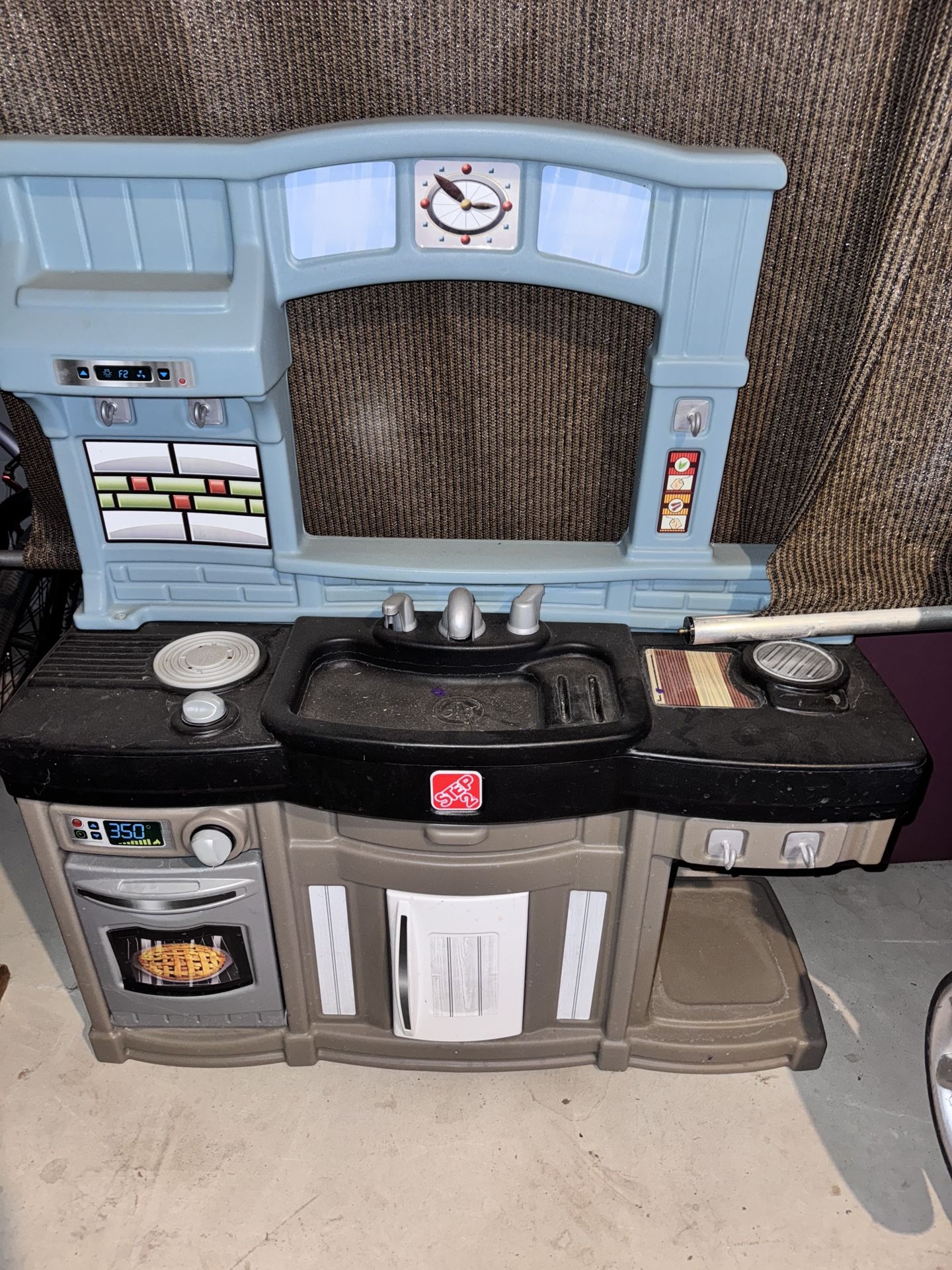 Children’s toy kitchen