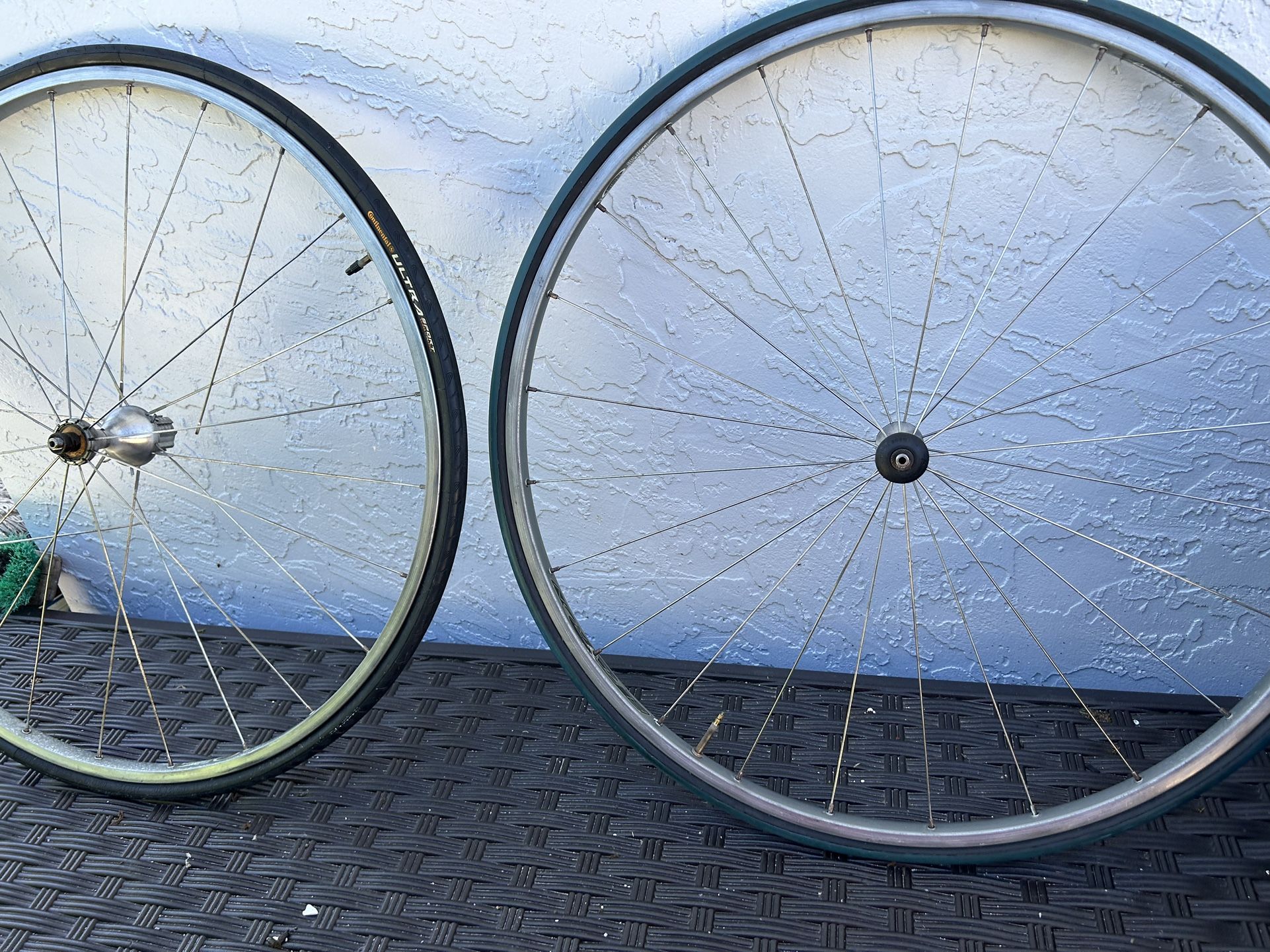 Campagnolo Electron road bicycle wheelset. Super Light Wheelset .