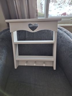 18x18 Decorative Shelf With Knobs