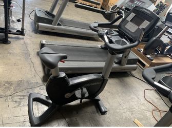 Life Fitness 95c Inspire TOUCHSCREEN Commercial Gym Upright Bike W warranty & free delivery 