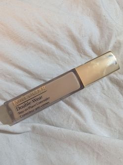 LIKE NEW ESTEE LAUDER CONCEALER