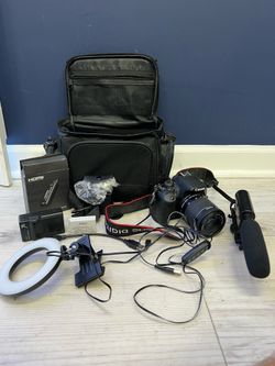 Canon T5i W/18-55mm W/ Accessories