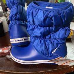 crocs snow