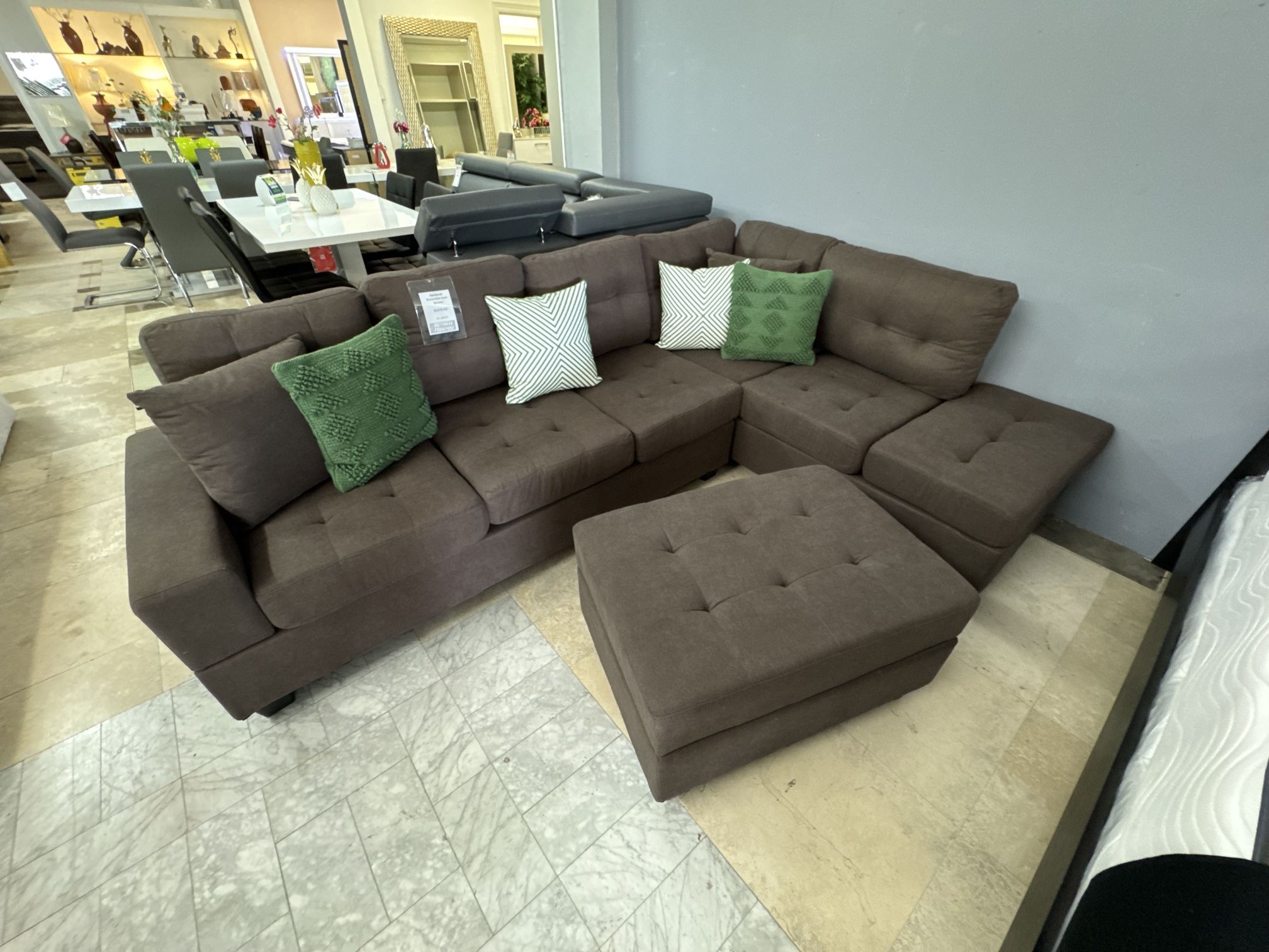 🚨🔥Sectional With Storage And Ottoman🔥🚨