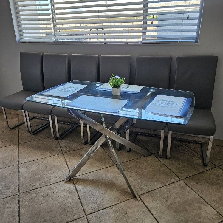 Beautiful Dining Table Set
