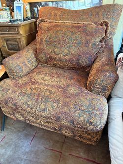 Oversized Chairs X2