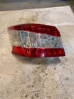2013-2015 Nissan Sentra tail light