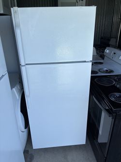 Top and bottom refrigerator works great!