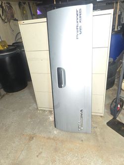 Toyota tacoma Pre Runner  tale gate