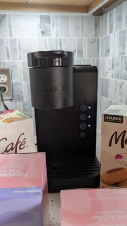 Keurig Single-Serve Coffee Maker Black with 95 K-Cups