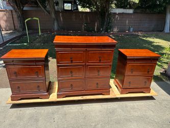 DRESSER & NIGHTSTANDS
