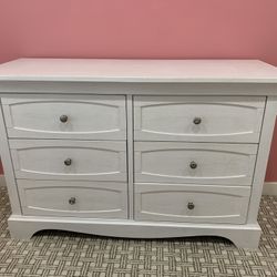 Beautiful White Wood 6-drawer Dresser With Soft-close Drawers
