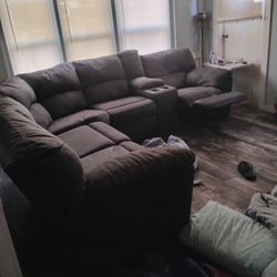 GOOD CONDITION SECTIONAL COUCH 