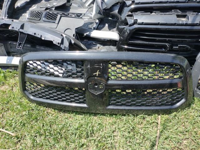 2018 ram 1500 grill