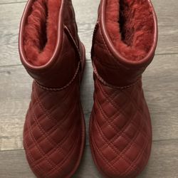 UGG Women Size 6