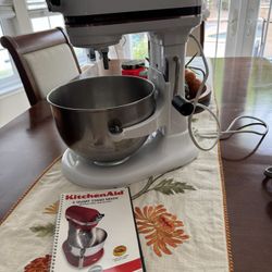 Kitchenaid 6 Qt Professional Stand Mixer-Excellent Condition